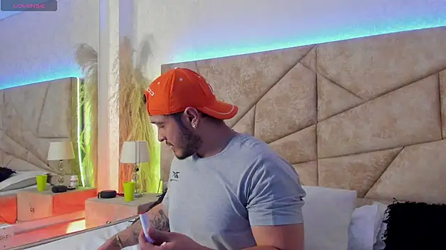 Snapshot of JossAckland chatting on February 18, 2026, 7:43 pm JossAckland online show from February 18, 2026, 7:43 pm