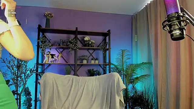 careful i bite nya online show from March 12, 2025, 1:40 pm