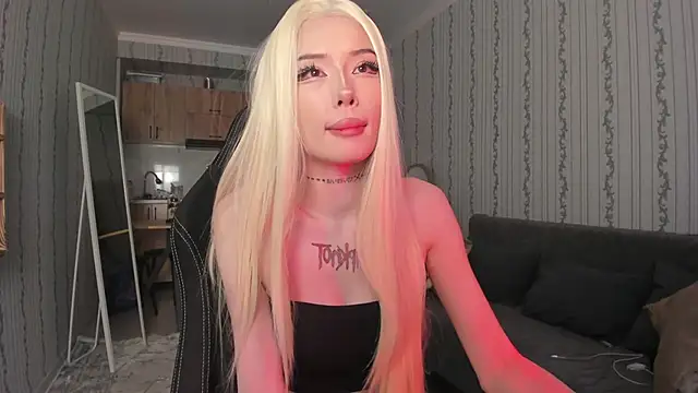 Snapshot of Velvetsky_1 chatting on February 11, 2026, 6:35 pm Velvetsky 1 online show from February 11, 2026, 6:35 pm