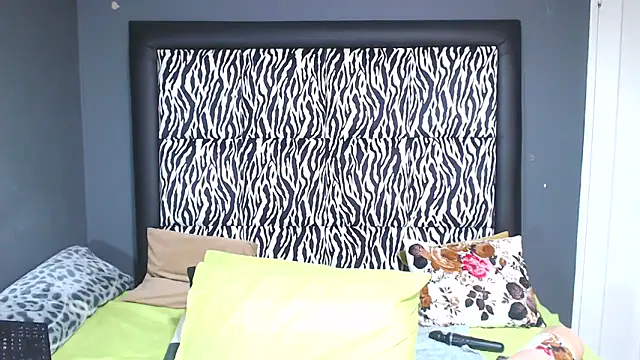 Snapshot of KinkyTall85 chatting on March 19, 2025, 10:00 am KinkyTall85 online show from March 19, 2025, 10:00 am