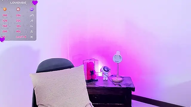 Emilyh  online show from March 6, 2025, 10:30 am