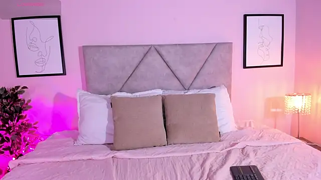 Emilyh  online show from April 9, 2026, 7:08 pm