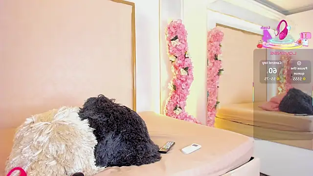 Snapshot of Roxxana-queen chatting on October 13, 2025, 4:29 pm Roxxana-queen online show from October 13, 2025, 4:29 pm