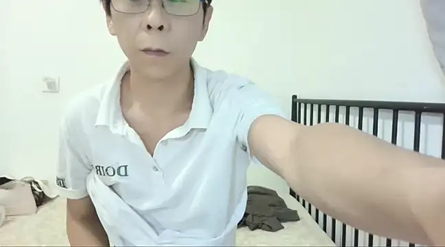 Snapshot of TGH521 chatting on December 20, 2024, 9:06 pm TGH521 online show from December 20, 2024, 9:06 pm