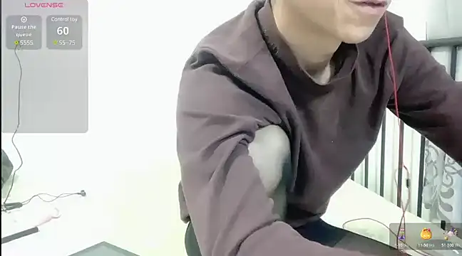 Snapshot of TGH521 chatting on December 28, 2024, 9:51 pm TGH521 online show from December 28, 2024, 9:51 pm