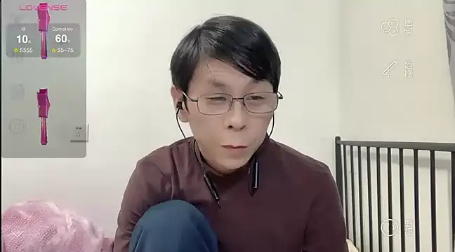 Snapshot of TGH521 chatting on December 30, 2024, 1:58 pm TGH521 online show from December 30, 2024, 1:58 pm