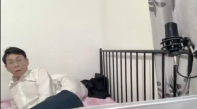 Snapshot of TGH521 chatting on January 10, 2025, 1:52 pm TGH521 online show from January 10, 2025, 1:52 pm