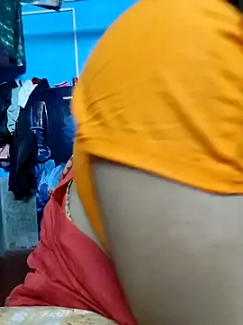 BERRY 00 online show from November 17, 2025, 5:52 pm