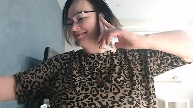 Nora Star online show from November 7, 2025, 5:35 pm