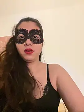 LindaCrouz online show from December 8, 2024, 9:52 pm