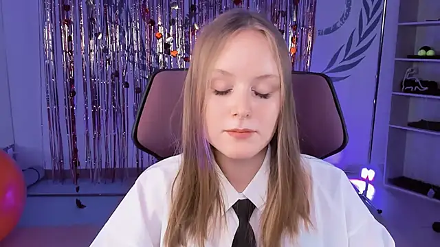 VivienLeeigh online show from March 7, 2025, 8:22 pm