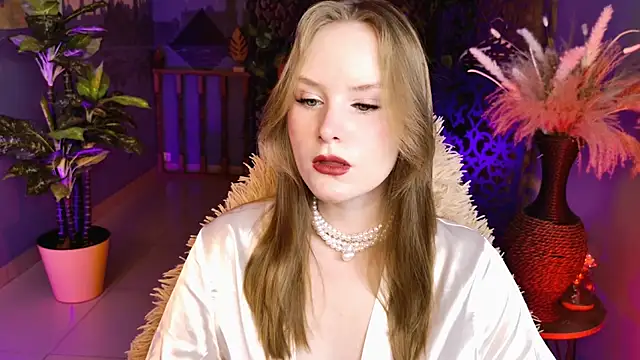 Snapshot of VivienLeeigh chatting on May 12, 2026, 5:26 am VivienLeeigh online show from May 12, 2026, 5:26 am