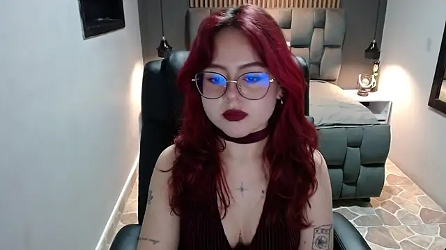 Snapshot of crimson_tati_ chatting on December 3, 2024, 9:22 am crimson tati online show from December 3, 2024, 9:22 am