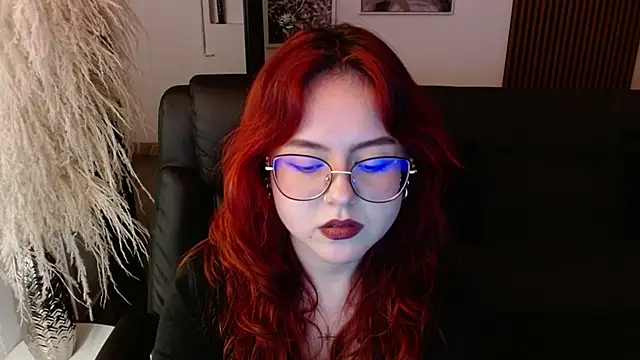 Snapshot of crimson_tati_ chatting on December 6, 2024, 7:32 am crimson tati online show from December 6, 2024, 7:32 am