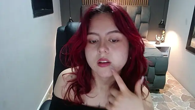 Snapshot of crimson_tati_ chatting on December 7, 2024, 3:25 am crimson tati online show from December 7, 2024, 3:25 am