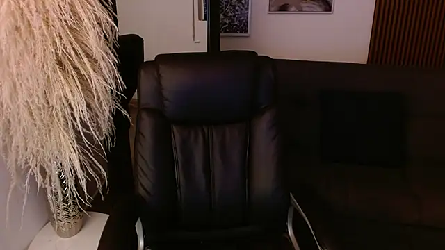 Snapshot of crimson_tati_ chatting on December 10, 2024, 5:28 am crimson tati online show from December 10, 2024, 5:28 am