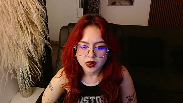 Snapshot of crimson_tati_ chatting on December 10, 2024, 8:51 am crimson tati online show from December 10, 2024, 8:51 am