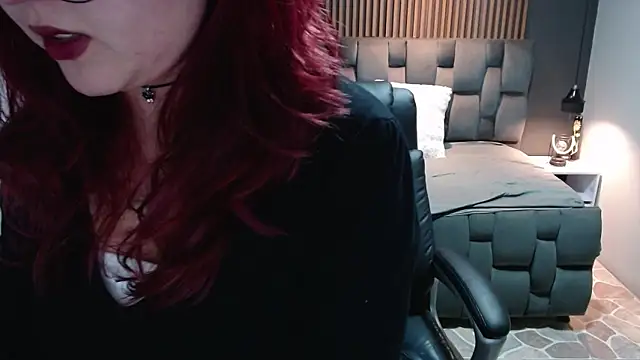 Snapshot of crimson_tati_ chatting on December 11, 2024, 6:04 am crimson tati online show from December 11, 2024, 6:04 am