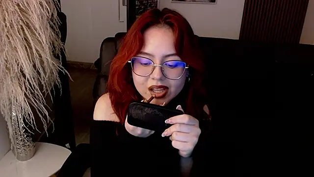 Snapshot of crimson_tati_ chatting on December 12, 2024, 8:57 am crimson tati online show from December 12, 2024, 8:57 am