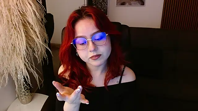 Snapshot of crimson_tati_ chatting on December 13, 2024, 4:22 am crimson tati online show from December 13, 2024, 4:22 am