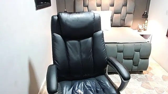 Snapshot of crimson_tati_ chatting on December 27, 2024, 8:13 am crimson tati online show from December 27, 2024, 8:13 am