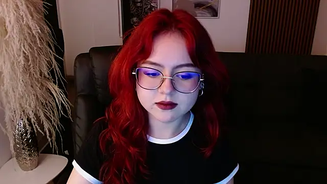 Snapshot of crimson_tati_ chatting on December 28, 2024, 8:16 am crimson tati online show from December 28, 2024, 8:16 am