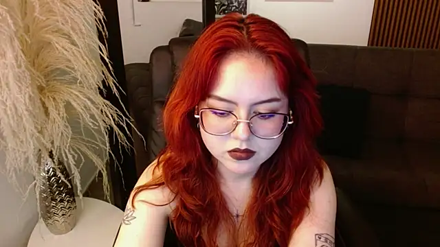 Snapshot of crimson_tati_ chatting on January 10, 2025, 7:46 am crimson tati online show from January 10, 2025, 7:46 am