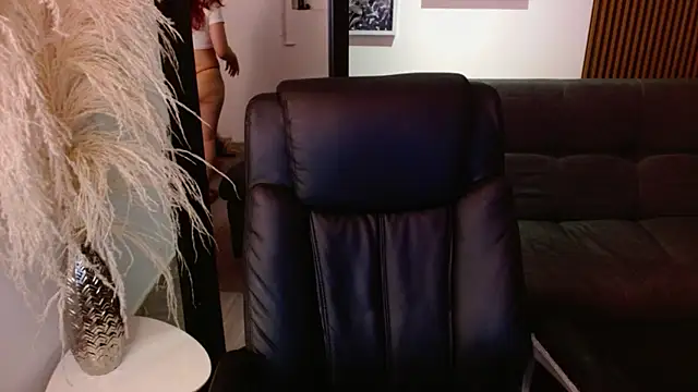 Snapshot of crimson_tati_ chatting on January 11, 2025, 9:36 am crimson tati online show from January 11, 2025, 9:36 am