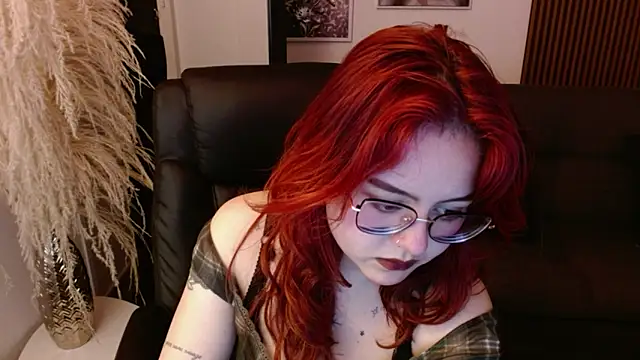 Snapshot of crimson_tati_ chatting on January 14, 2025, 4:36 am crimson tati online show from January 14, 2025, 4:36 am