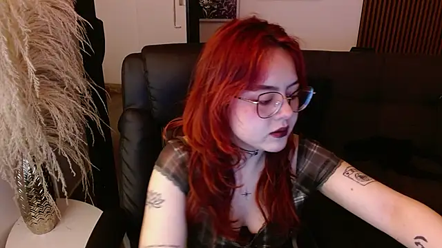 Snapshot of crimson_tati_ chatting on January 22, 2025, 3:41 am crimson tati online show from January 22, 2025, 3:41 am