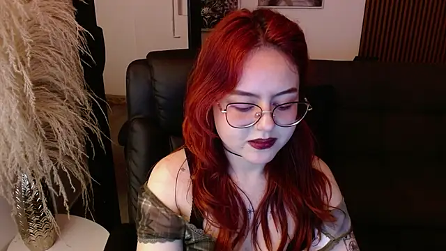 Snapshot of crimson_tati_ chatting on January 22, 2025, 10:07 am crimson tati online show from January 22, 2025, 10:07 am