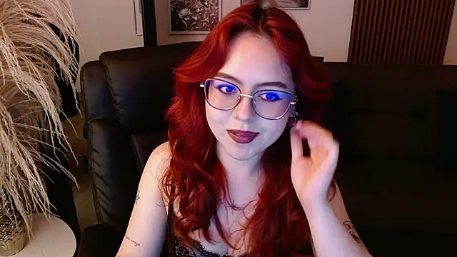 Snapshot of crimson_tati_ chatting on February 5, 2025, 3:23 am crimson tati online show from February 5, 2025, 3:23 am