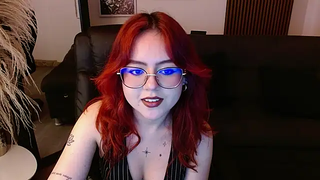 Snapshot of crimson_tati_ chatting on February 6, 2025, 7:24 am crimson tati online show from February 6, 2025, 7:24 am