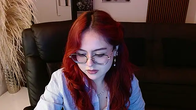 Snapshot of crimson_tati_ chatting on February 12, 2025, 7:34 am crimson tati online show from February 12, 2025, 7:34 am