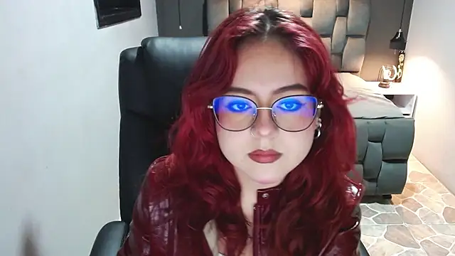 Snapshot of crimson_tati_ chatting on February 13, 2025, 4:22 am crimson tati online show from February 13, 2025, 4:22 am