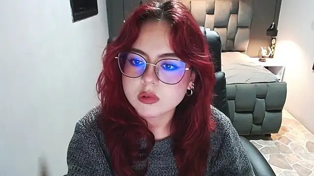 Snapshot of crimson_tati_ chatting on February 13, 2025, 7:35 am crimson tati online show from February 13, 2025, 7:35 am