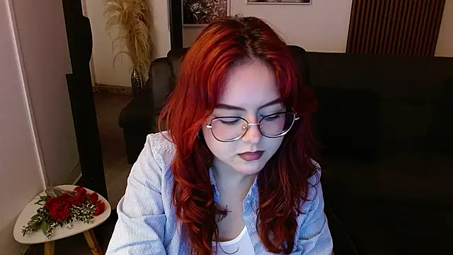 Snapshot of crimson_tati_ chatting on February 15, 2025, 6:02 am crimson tati online show from February 15, 2025, 6:02 am