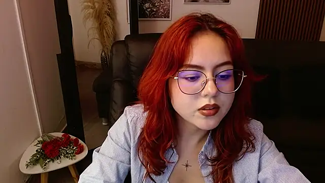 Snapshot of crimson_tati_ chatting on February 15, 2025, 9:16 am crimson tati online show from February 15, 2025, 9:16 am