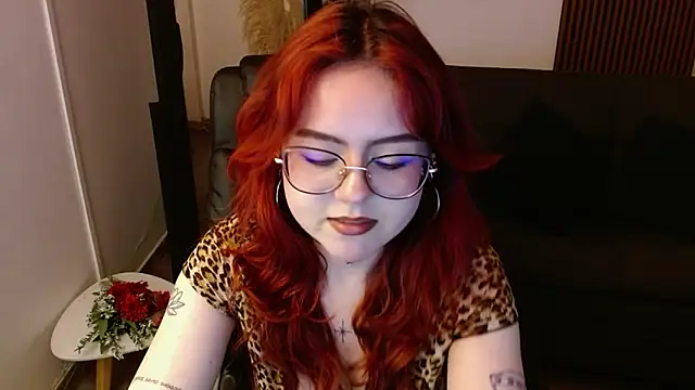 Snapshot of crimson_tati_ chatting on February 16, 2025, 8:21 am crimson tati online show from February 16, 2025, 8:21 am