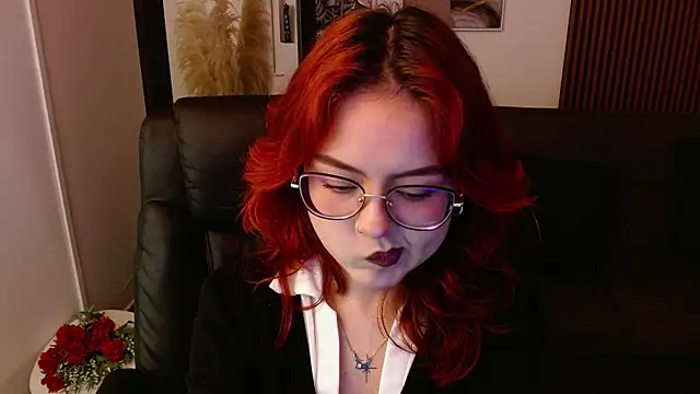 Snapshot of crimson_tati_ chatting on March 4, 2025, 5:00 am crimson tati online show from March 4, 2025, 5:00 am