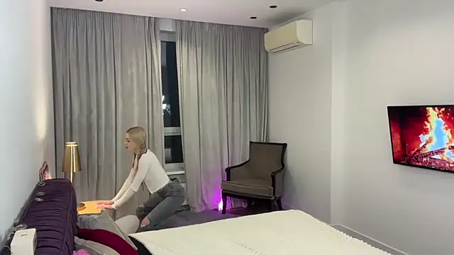 Snapshot of little_fox_alisa chatting on March 19, 2025, 9:05 pm little fox alisa online show from March 19, 2025, 9:05 pm