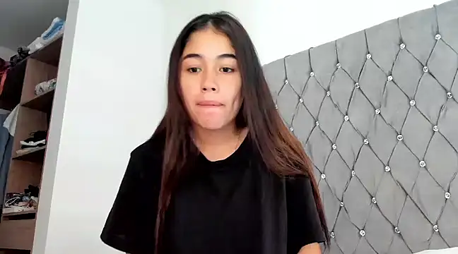 Snapshot of AriaMontgomery chatting on December 17, 2024, 7:37 pm AriaMontgomery online show from December 17, 2024, 7:37 pm