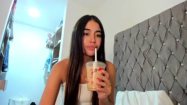 Snapshot of AriaMontgomery chatting on December 22, 2024, 2:49 am AriaMontgomery online show from December 22, 2024, 2:49 am