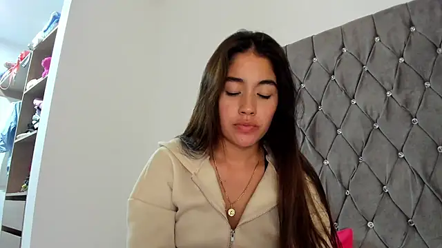 Snapshot of AriaMontgomery chatting on January 4, 2025, 9:32 am AriaMontgomery online show from January 4, 2025, 9:32 am