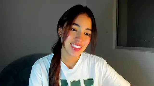 Snapshot of AriaMontgomery chatting on March 15, 2025, 4:02 am AriaMontgomery online show from March 15, 2025, 4:02 am