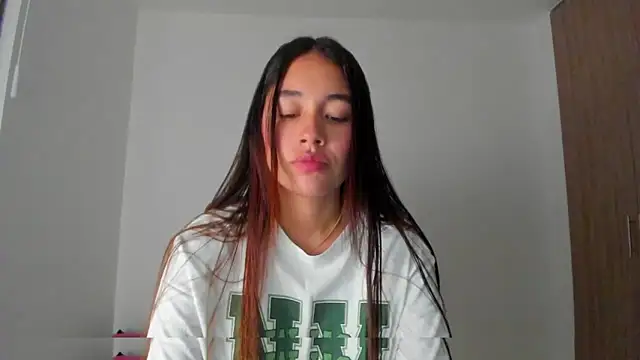 Snapshot of AriaMontgomery chatting on October 27, 2025, 3:43 am AriaMontgomery online show from October 27, 2025, 3:43 am