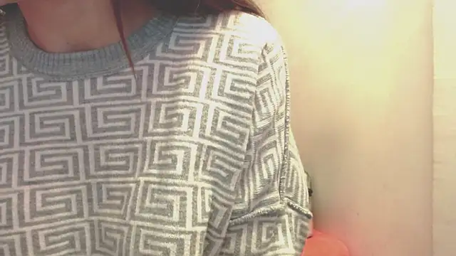 holy juli online show from April 6, 2026, 4:46 am