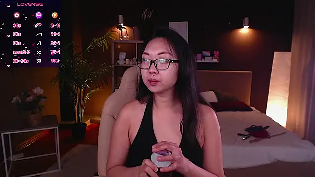 Marine Vact online show from November 7, 2025, 2:06 pm