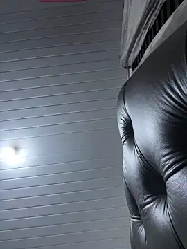 luara1988 online show from December 17, 2025, 9:15 am