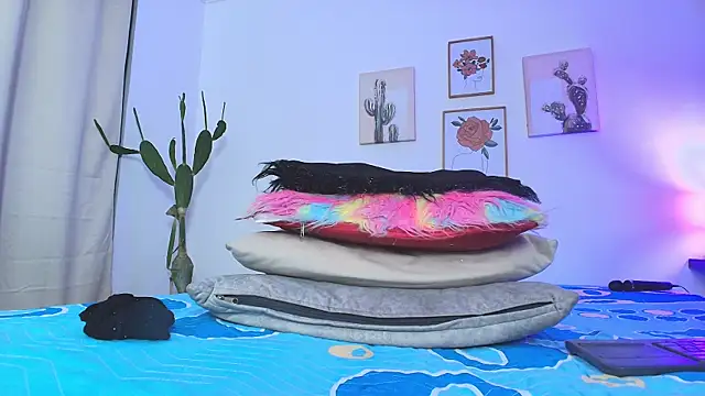 Snapshot of miwa_cute chatting on February 13, 2025, 2:01 am miwa cute online show from February 13, 2025, 2:01 am